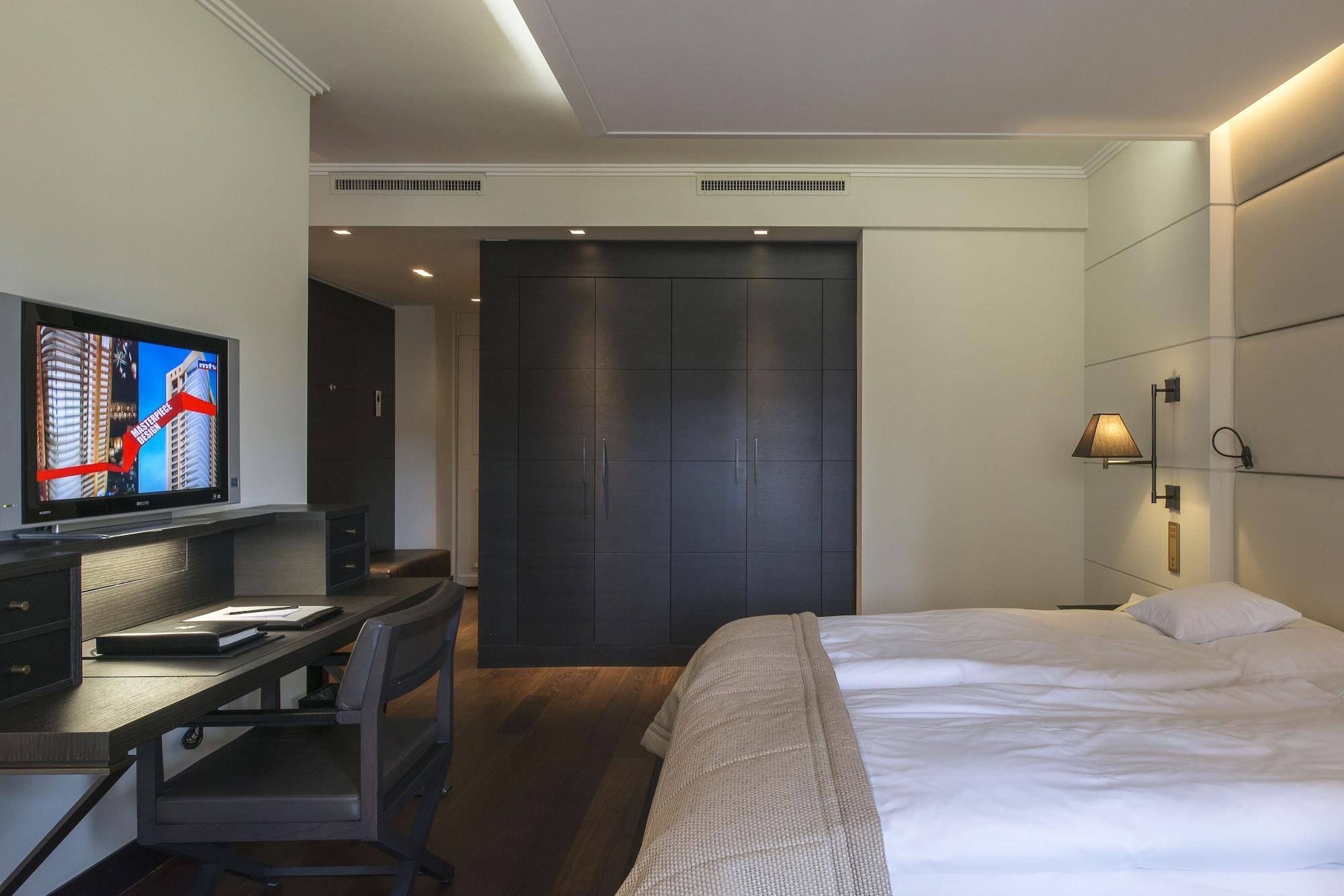 Lausanne Palace Esterno foto A room at the hotel