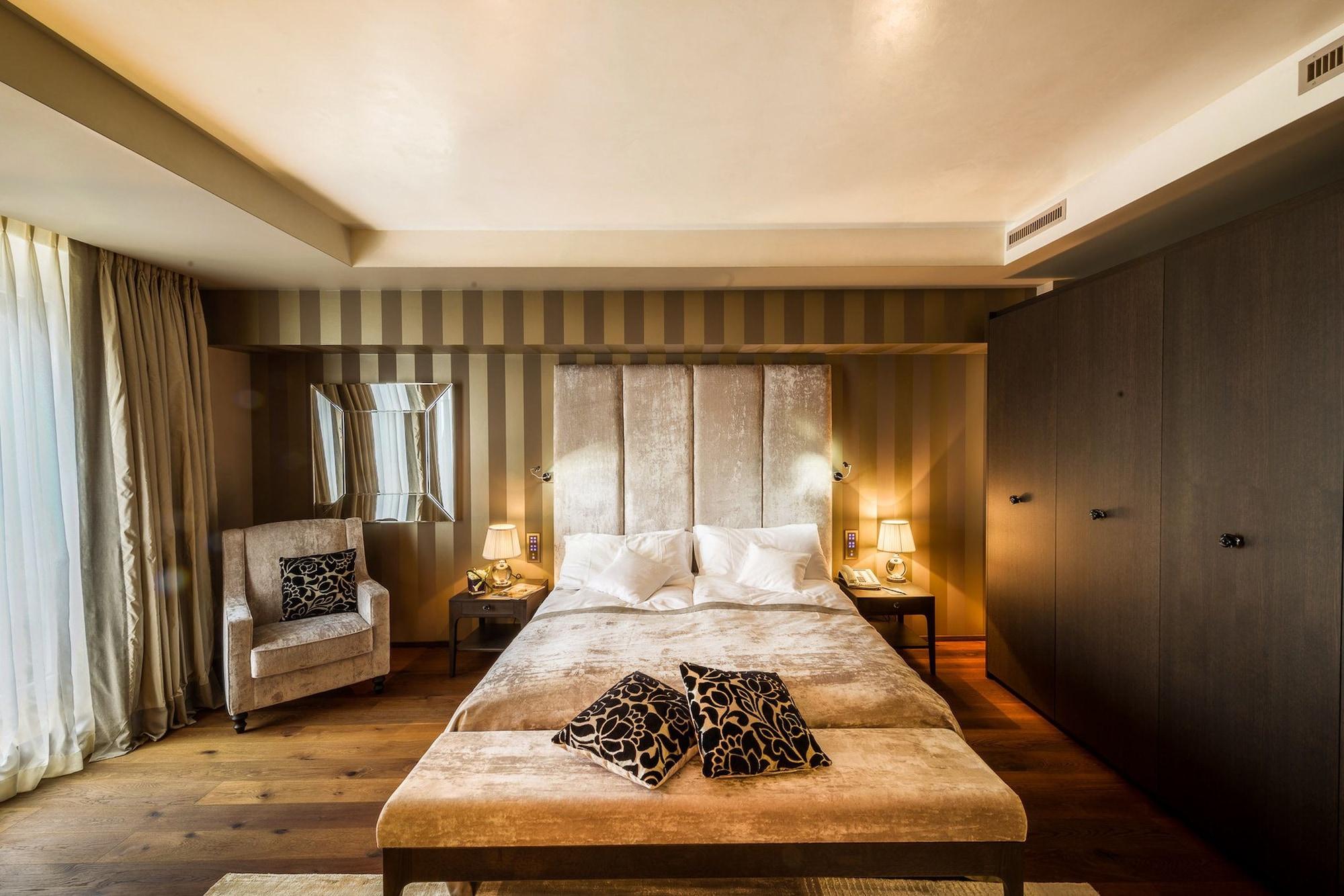 Lausanne Palace Esterno foto A bedroom at the Mandarin Oriental