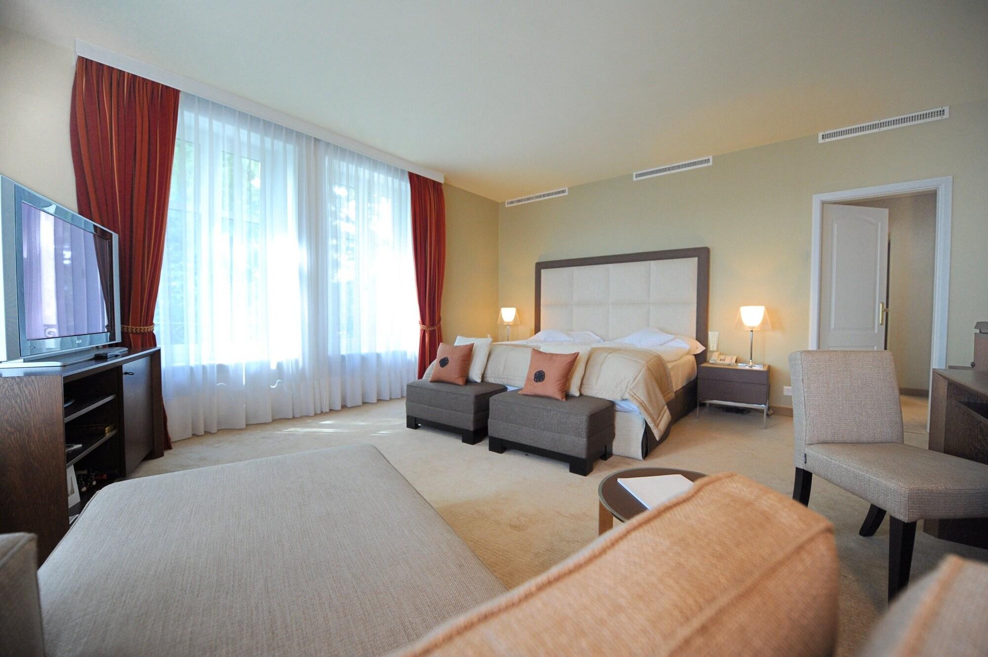 Lausanne Palace Esterno foto A bedroom at the hotel