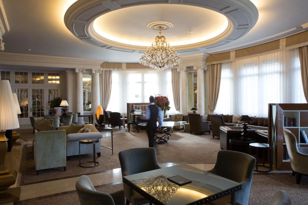 Lausanne Palace Esterno foto The lobby of the hotel
