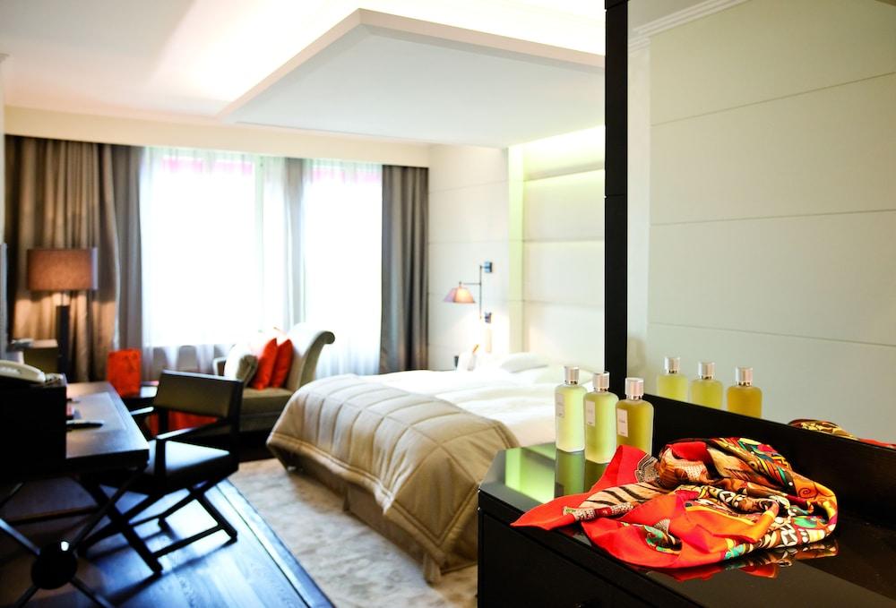 Lausanne Palace Esterno foto A room at the Mandarin Oriental, Munich