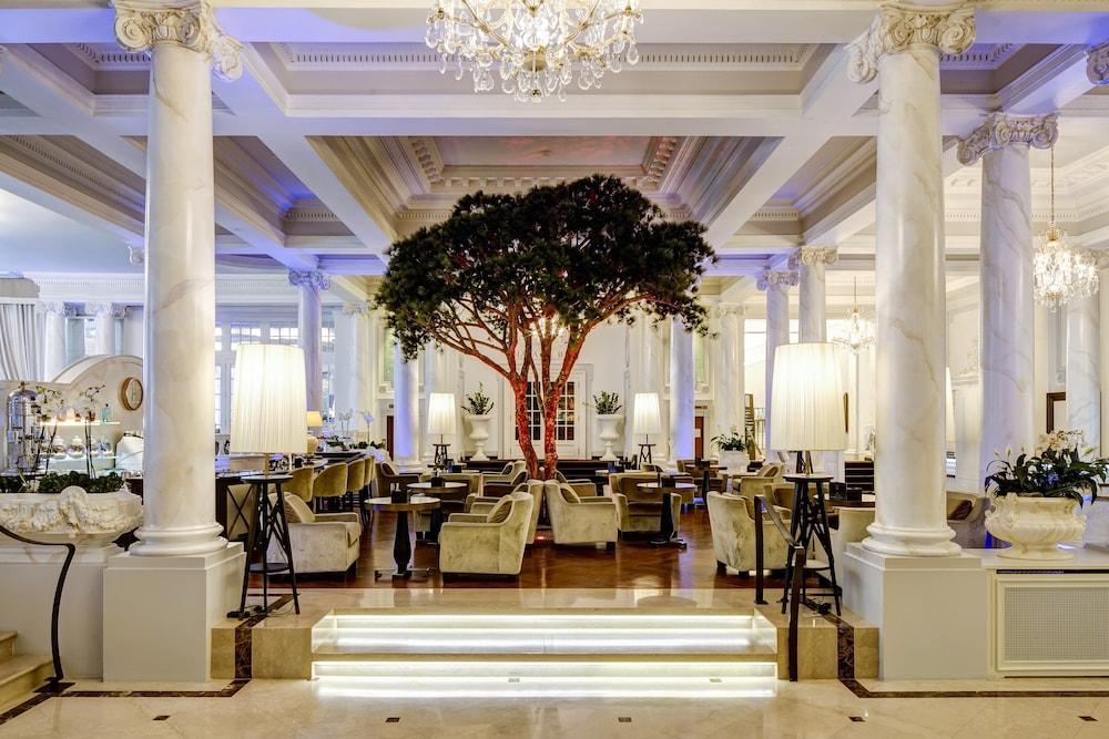 Lausanne Palace Esterno foto The lobby of the hotel