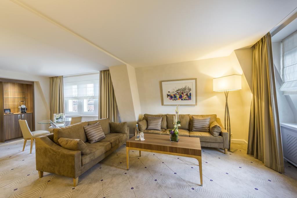 Lausanne Palace Esterno foto Suite at the Hotel de Crillon